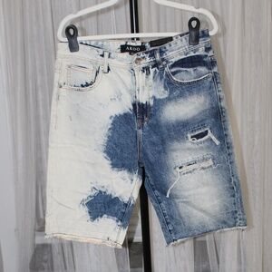 Akoo Two Tone Standard Fit Denim Shorts.  Casual Everyday Fit.  Sz. 32